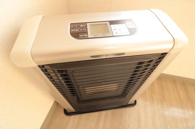 その他設備　経済的な灯油暖房♪