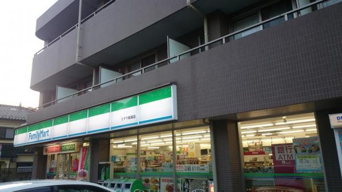 コンビニ　ファミリーマート（コンビニ）まで510m