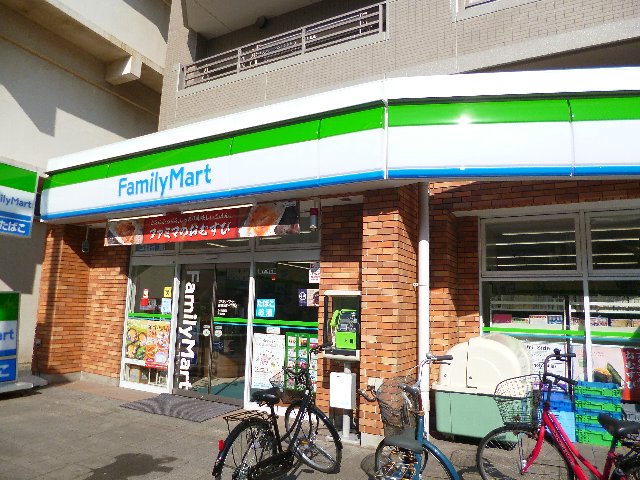 コンビニ　ファミリーマート 船橋本町一丁目店（コンビニ）まで142m