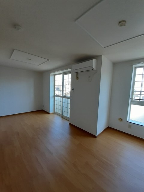 ラフィネシャトレーII番館Bの居間写真