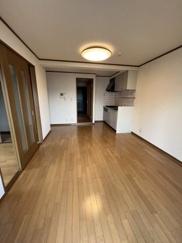 クレールコート足立の居間写真