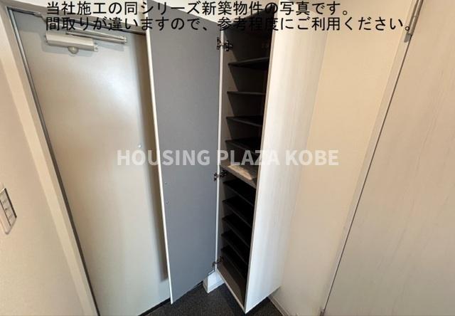 ジーメゾン王居殿の玄関写真