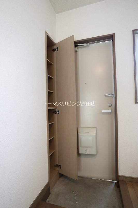 玄関　102号室写真
