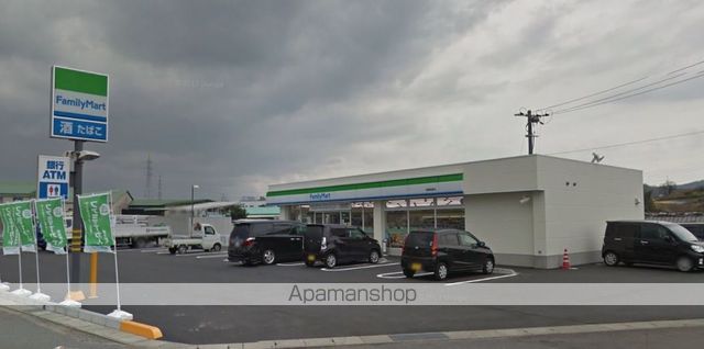 コンビニ　ファミリーマート（コンビニ）まで1326m