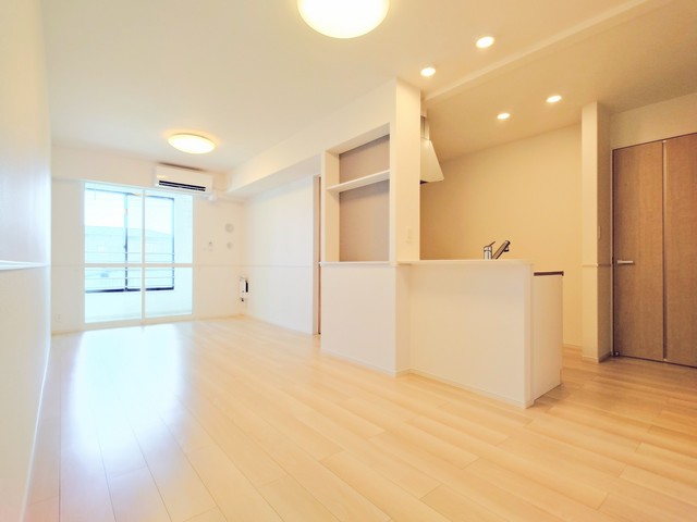 由利本荘市東町 2階建の居間写真