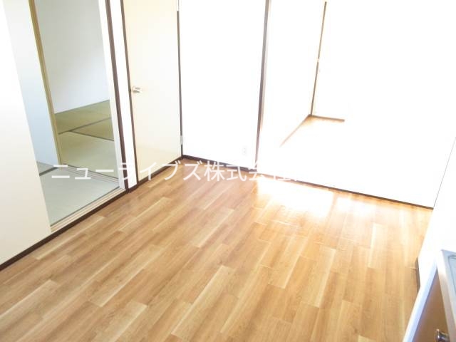 石橋ハイツB棟の居間写真