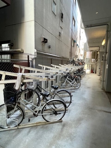 東京メトロ日比谷線 仲御徒町駅 徒歩2分 15階建 築21年の外観写真