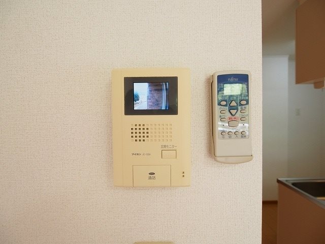 セキュリティ　モニタ付きインターホンで来客確認が出来ます。