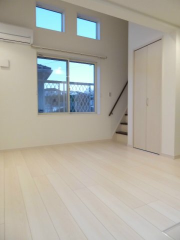 居室・リビング　開放感のあるゆったりとしたお部屋です♪