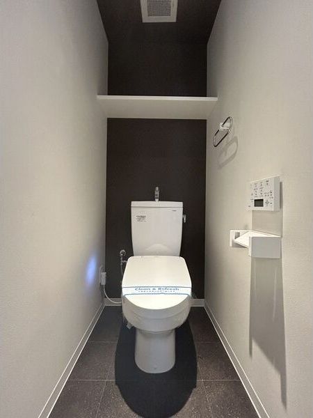 トイレ　※写真は同じマンションの違う部屋のものになります。