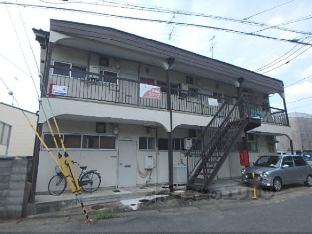 京都市山科区大宅関生町のアパートの建物外観