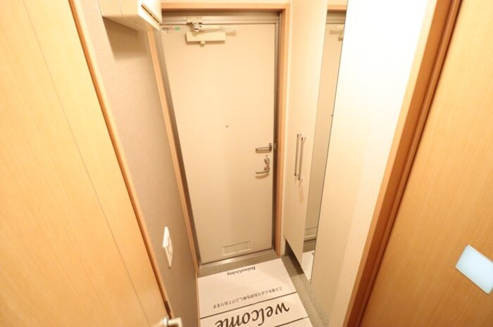 玄関　シューズボックス付きで、玄関がきれいに片付けられます。