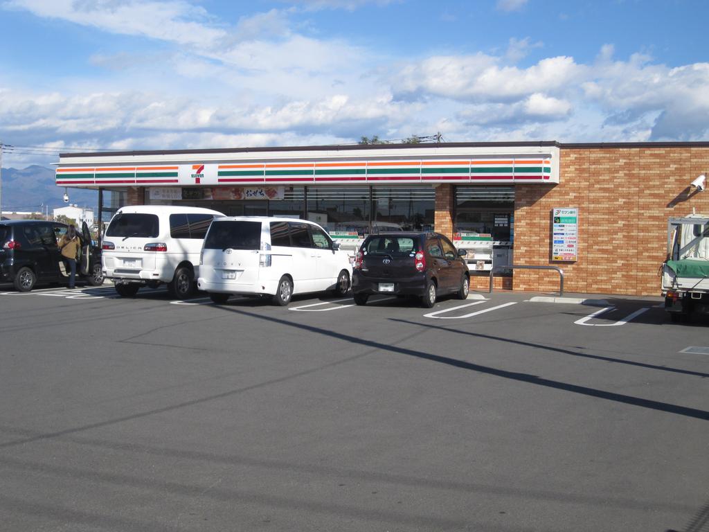 コンビニ　セブンイレブン前橋駒形インター店（コンビニ）まで283m