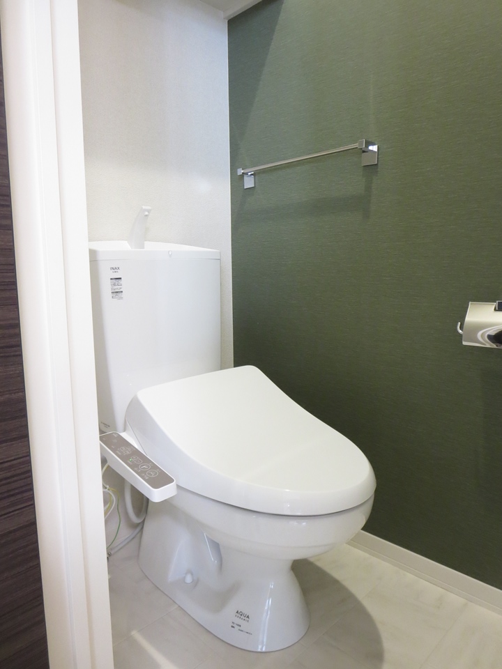 トイレ　温水洗浄便座付♪