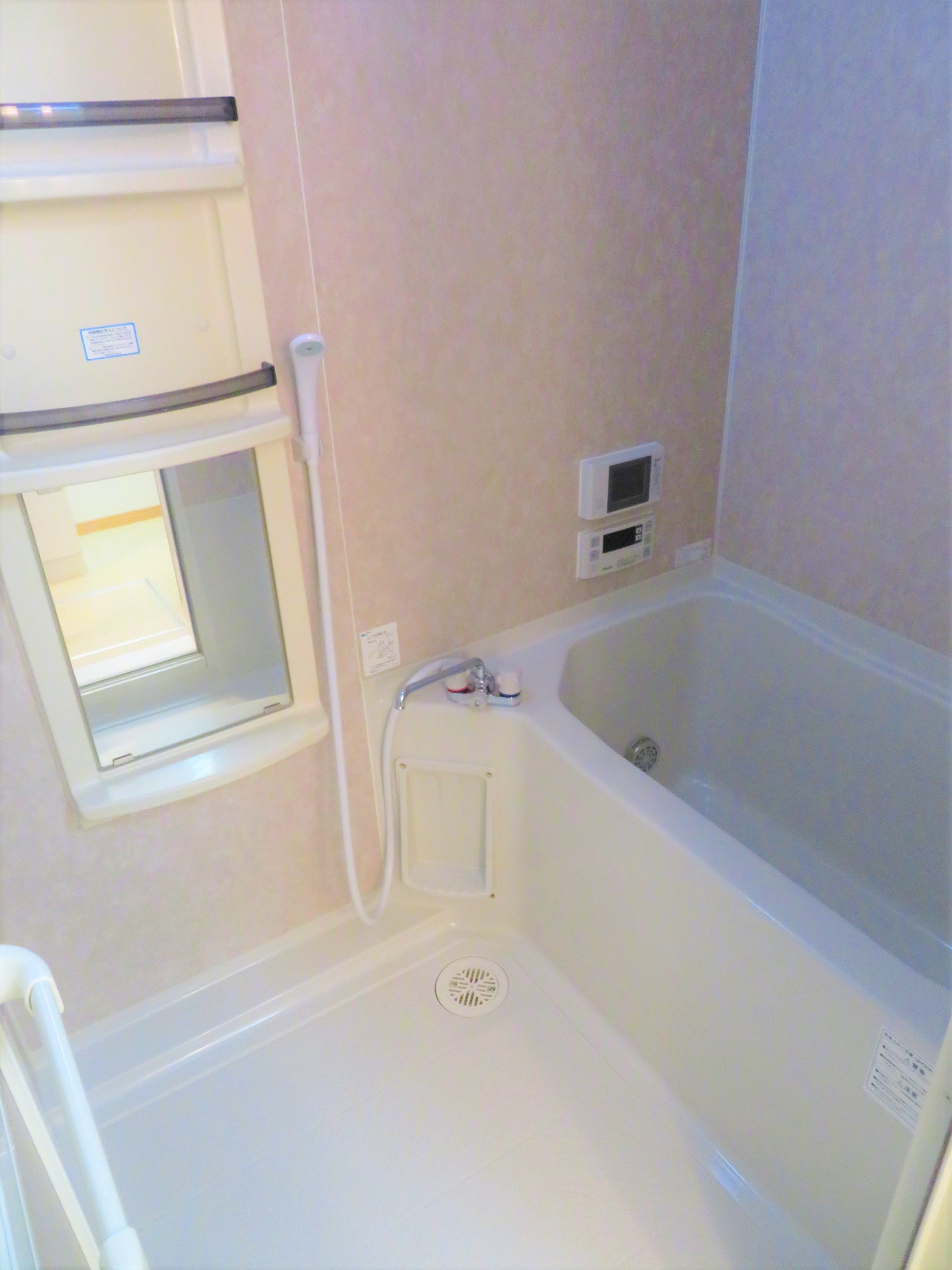 バス・シャワールーム　追い炊き機能付き。経済的です！