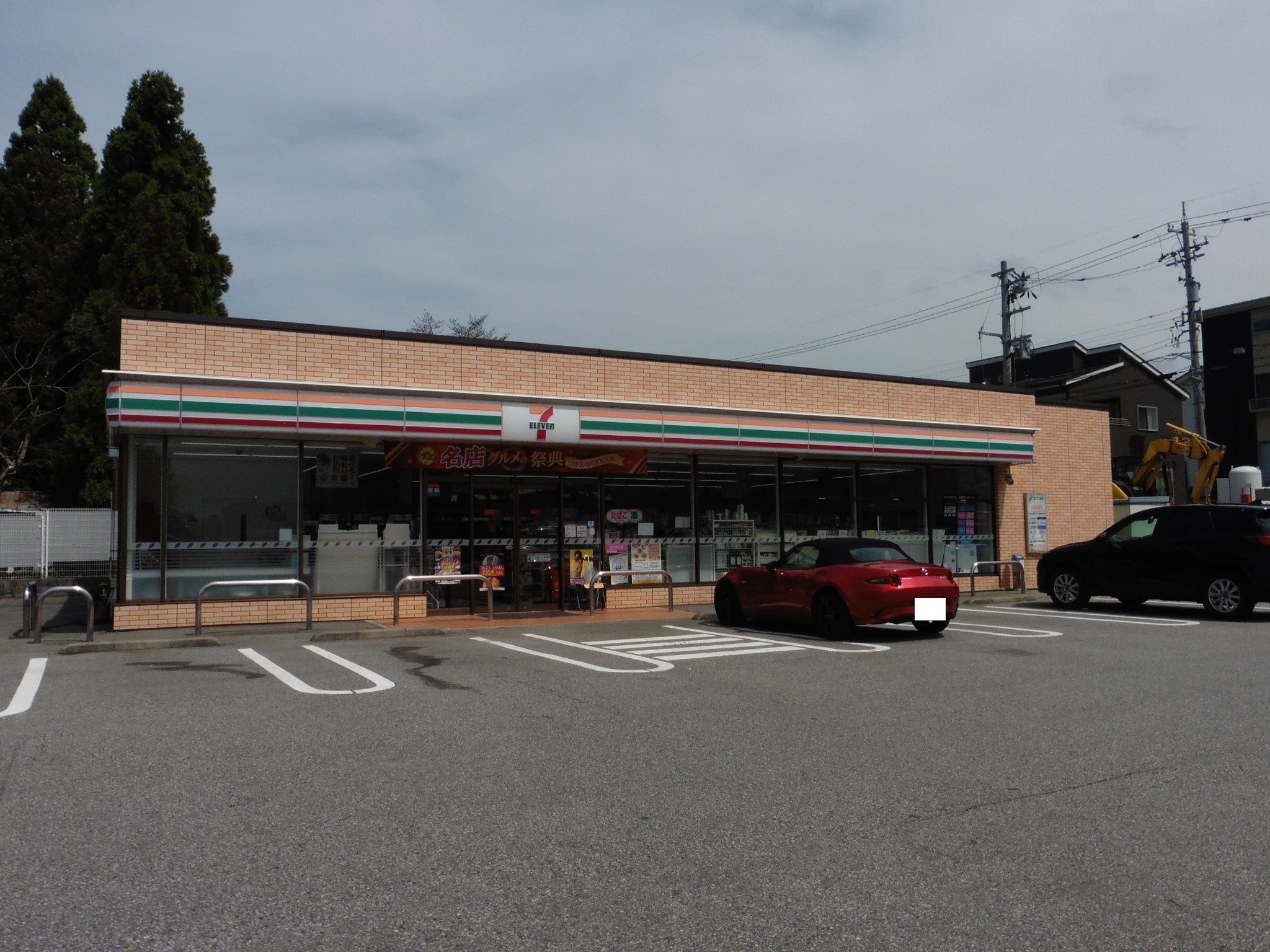 コンビニ　セブンイレブン魚津インター店（コンビニ）まで642m