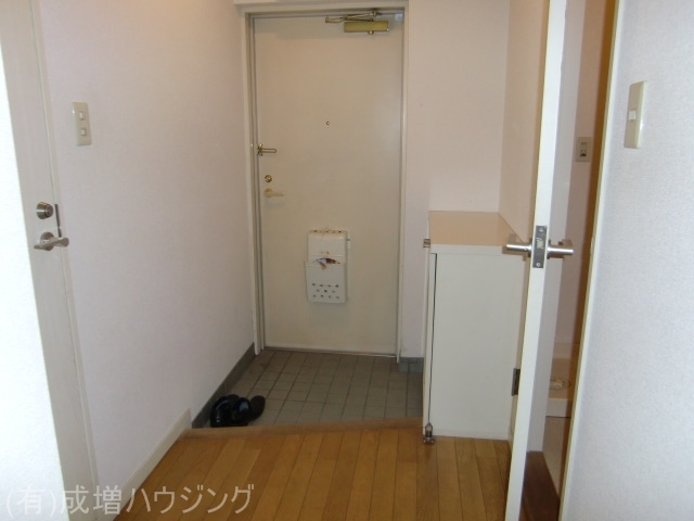 玄関　同タイプ2Ｆの室内写真（参考写真）になります。