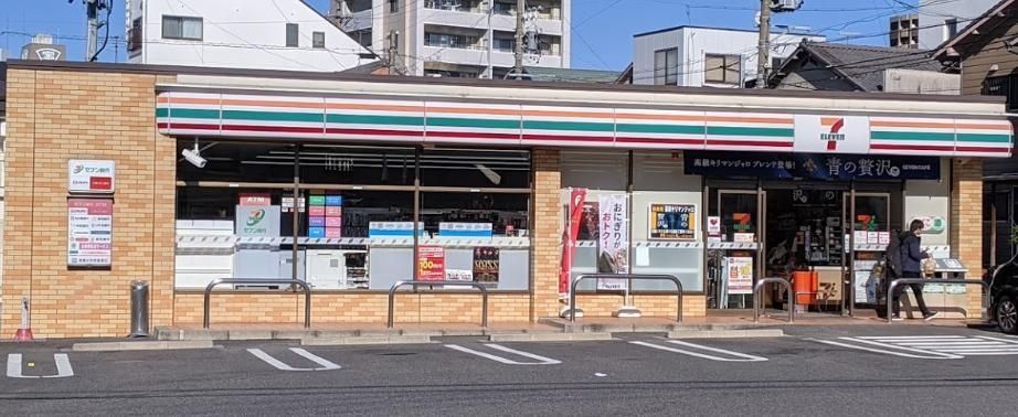 【名古屋市昭和区村雲町のアパートのコンビニ】