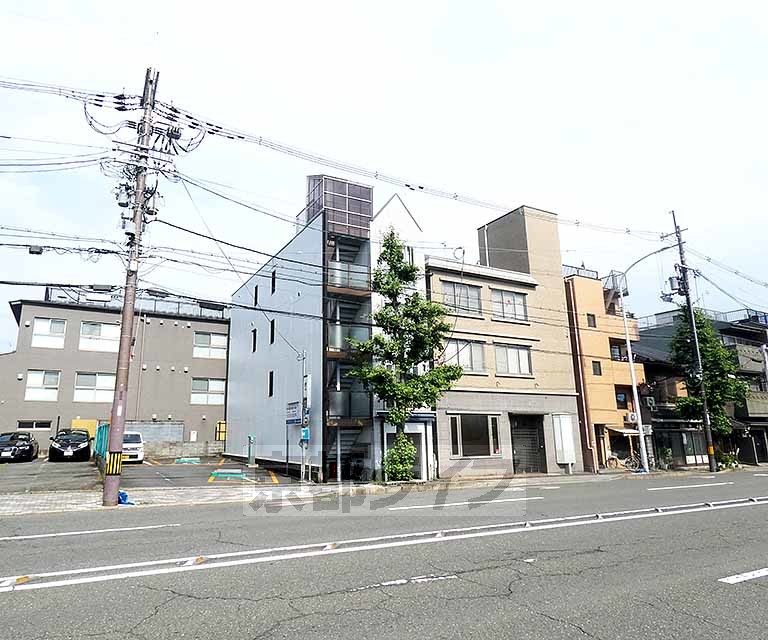 プチシャトー鴨川の建物外観