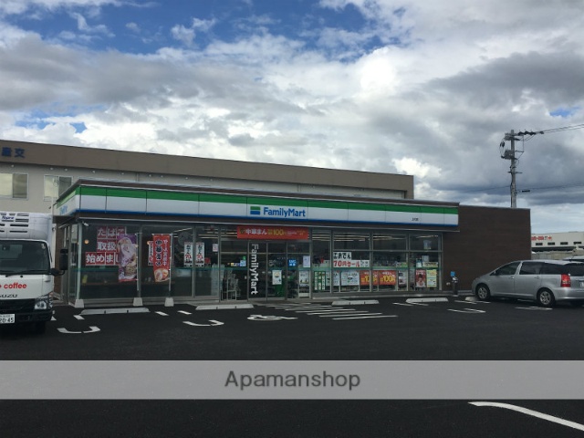 コンビニ　ファミリーマート（コンビニ）まで565m