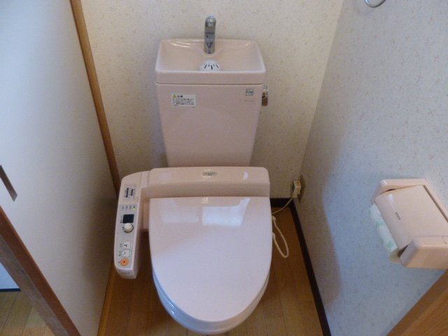 【山科日ノ岡坂脇町　E貸家のトイレ】
