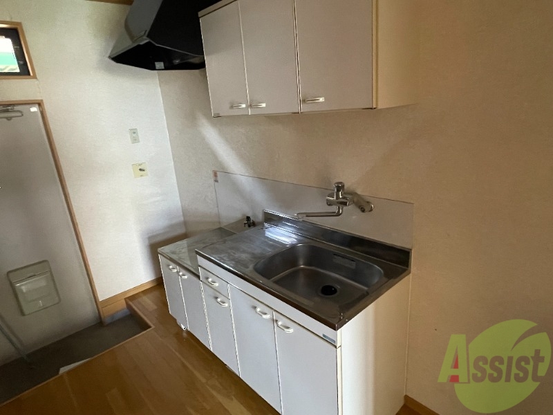 キッチン　キッチンにはガスコンロを設置して使用してください。