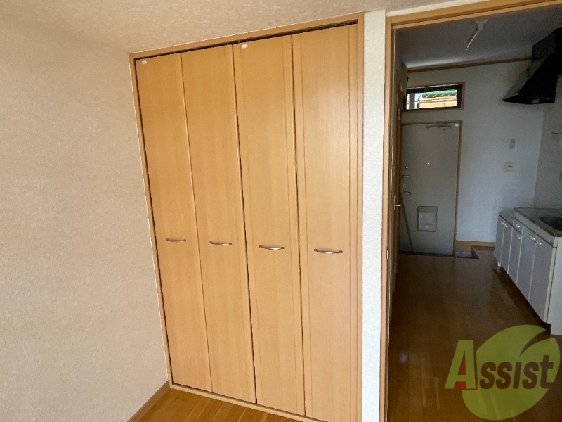 収納　収納はこちらのクローゼットをお使いください。