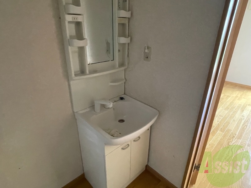 洗面設備　洗面台は独立しています。朝の身支度はこちらでどうぞ～