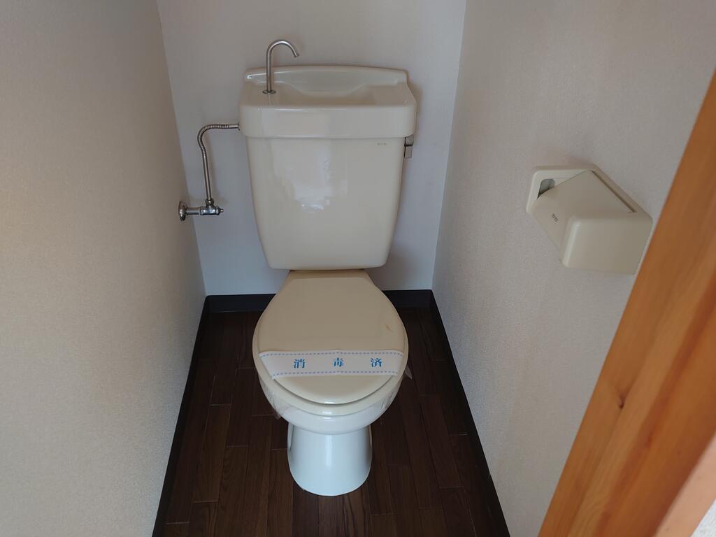 トイレ　入居に合わせてシャワートイレに交換します！