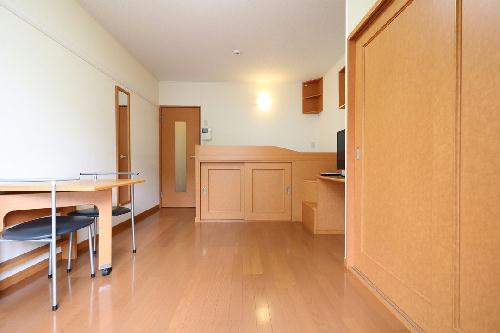 居室・リビング　１Fはフローリング仕様・２Ｆは絨毯仕様になります。