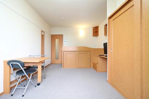 居室・リビング　１Fはフローリング仕様・２Ｆは絨毯仕様になります。