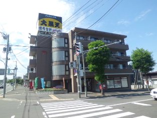 札幌市清田区清田二条のマンションの建物外観