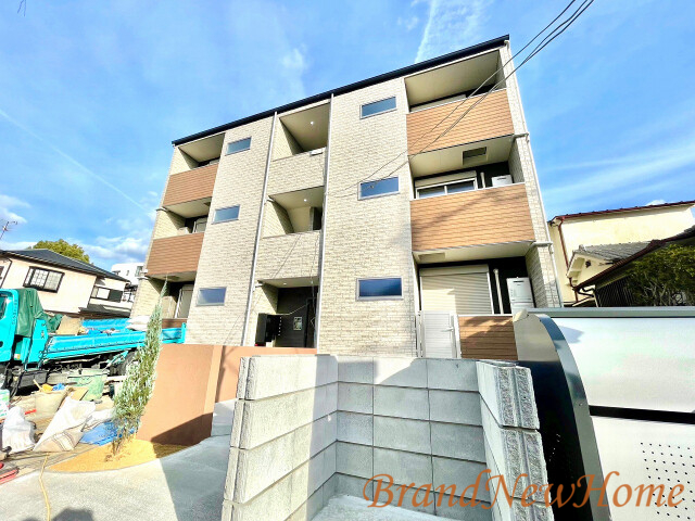 堺市東区西野のアパートの建物外観