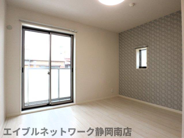 その他設備　落ち着いた色調の洋室です