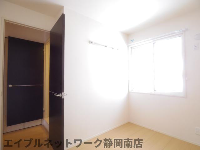 その他　明るい色調の室内です