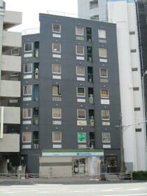 横浜市神奈川区栄町のマンションの建物外観