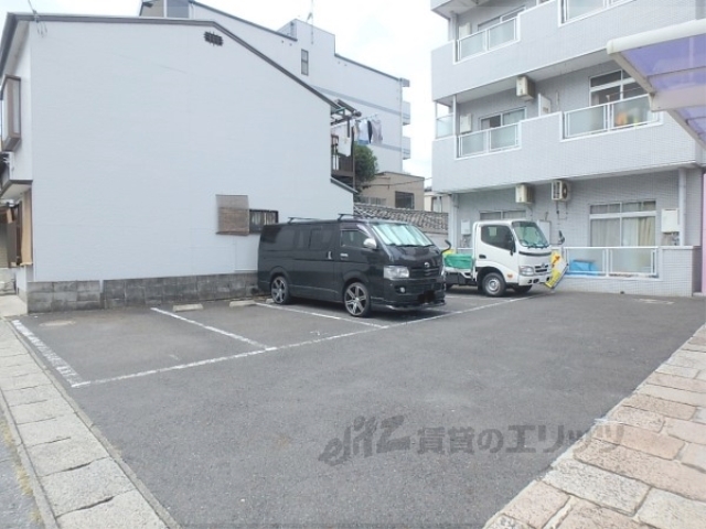 【大津市御幸町のマンションの駐車場】