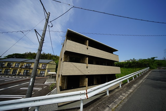 下関市椋野町のアパートの建物外観