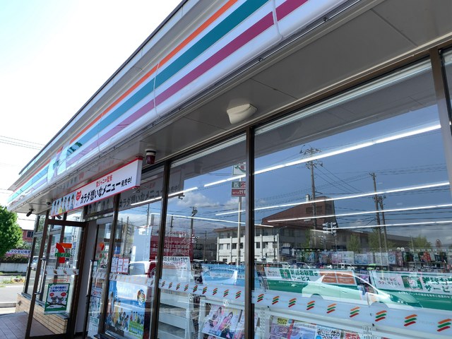 コンビニ　セブンイレブン米沢市役所前店（コンビニ）まで550m