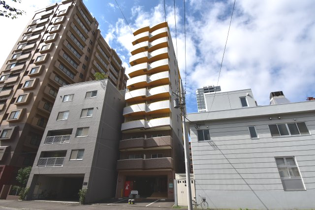 【プルミエール札幌の建物外観】