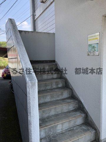 その他設備　2階への階段