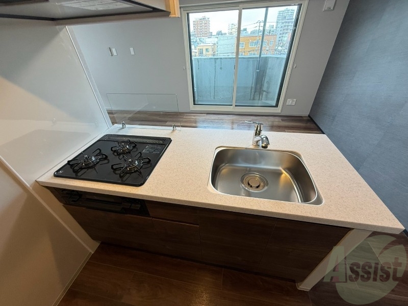 キッチン　こちらはキッチン。調理スペースもあり使いやすそうです。