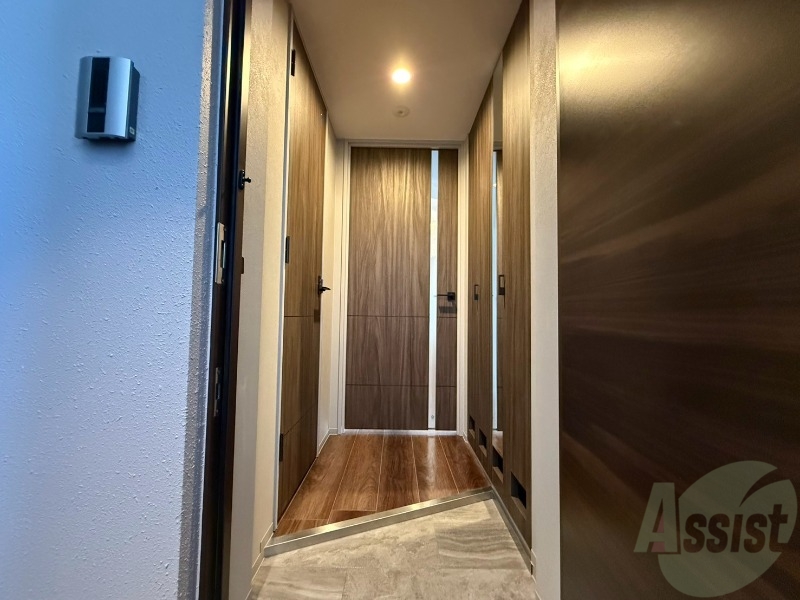 玄関　玄関からの様子を撮影してみました。動線になります。