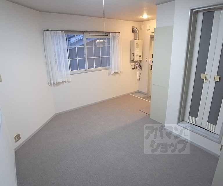 居室・リビング　改装済み。