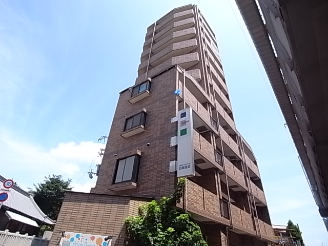 【明石市野々上のマンションの建物外観】