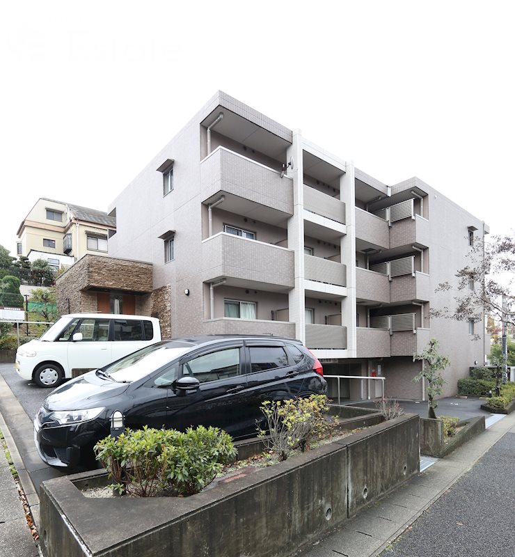 名古屋市千種区東山元町のマンションの建物外観