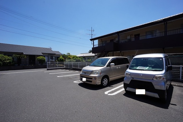 【リバーサイド知古IIの駐車場】