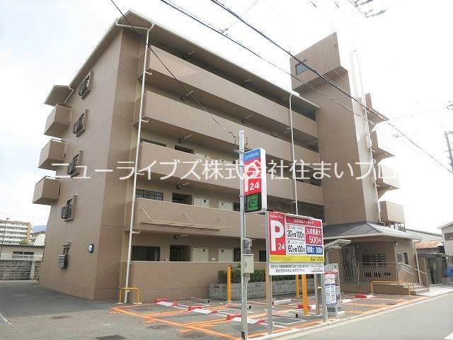 門真市北岸和田のマンションの建物外観