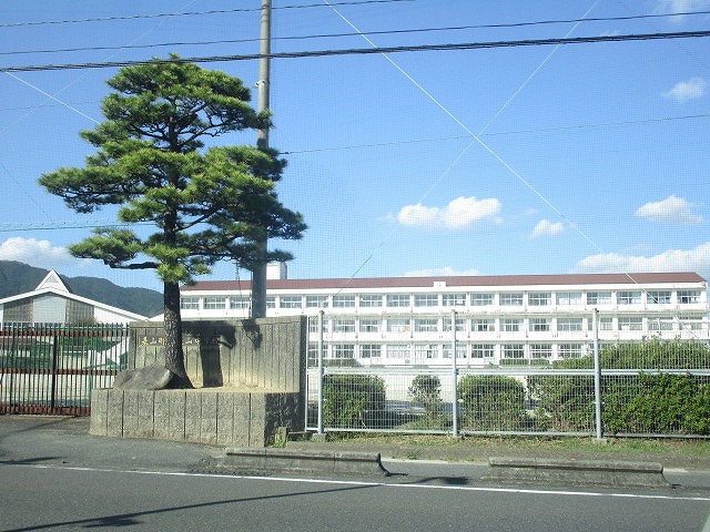 【サピーガーデンI弐番館の中学校】