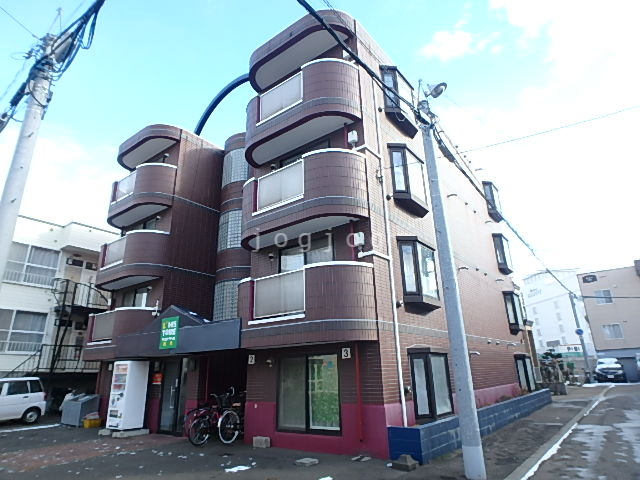 札幌市北区北三十六条西のマンションの建物外観